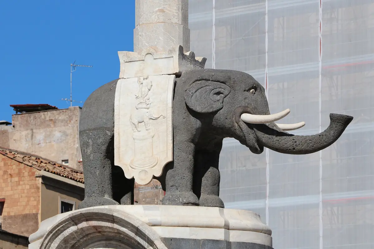 The lava-stone elephant of the Fontana dell'Elefante
